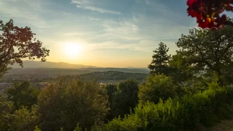 Time lapse of clouds flowing above Spoleto, Umbria, Italy 스톡 동영상 338297695