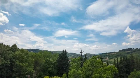 Time lapse of clouds flowing above Spoleto, Umbria, Italy 스톡 동영상 338297700