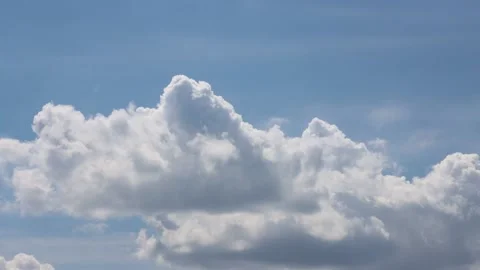 Time lapse clouds flying fast in beautiful sunlight 스톡 동영상 160861584