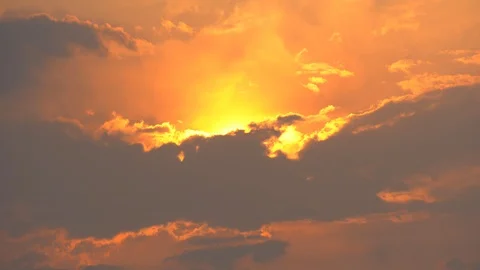 Time lapse clouds motion on summer sky season  Vídeos de archivo 129581687