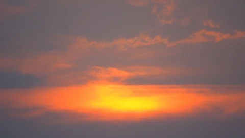 Time lapse clouds motion on summer sky season  Video stock 129581860