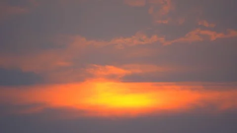 Time lapse clouds motion on sunset summer sky season, big sun on golden sky Vídeos de archivo 129707435