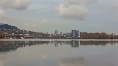 Time lapse of clouds movement over city of Portland Oregon with water reflection Stock Footage 59966354