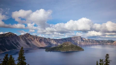 Time lapse of clouds moving above Crater Lake in Oregon 動画素材 164643221