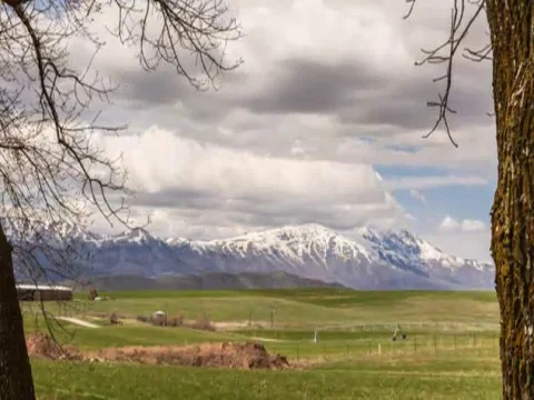 Time lapse of clouds moving across a rural scene Video stock 79604479