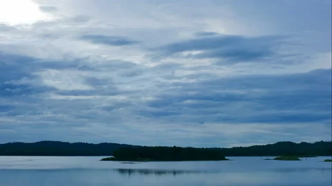 Time Lapse of the clouds moving across the sky Video stock 201229069