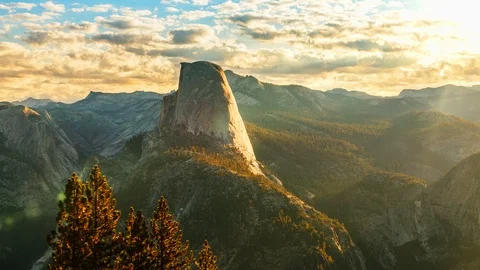 Time Lapse of the clouds moving behind Half Dome in Yosemite National Park Vídeo Stock 111052005