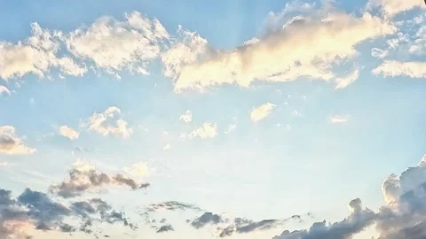 Time-lapse of clouds moving in bright evening sky over horizon Video stock 314883286