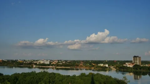 Time lapse clouds moving on city and lake 스톡 동영상 57999782