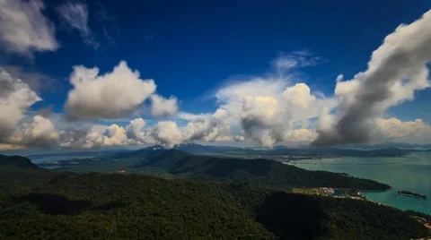 Time lapse of clouds moving forward with beautiful scenery of mountain range. 스톡 동영상 52318402