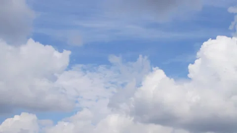 Time-lapse of Clouds Moving from Left to Right Stockbeeldmateriaal 327606530