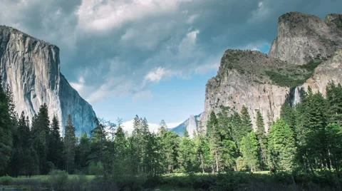 Time Lapse - Clouds Moving Over Yosemite National Park Valley Video stock 48430593