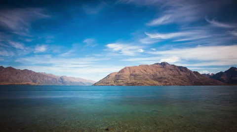 Time Lapse - Clouds Moving Over Lake and Mountain Ranges Vídeos de archivo 61738527