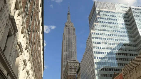 A time lapse of clouds moving over the Empire State Building 動画素材 87341317
