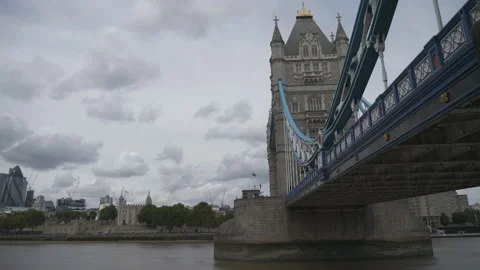 Time lapse. Clouds moving over the Tower Bridge. Stock Footage 114979873