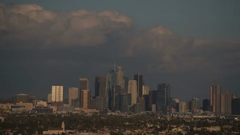 Time-lapse of clouds moving over commercial buildings in the Los Angeles city 動画素材 116600591