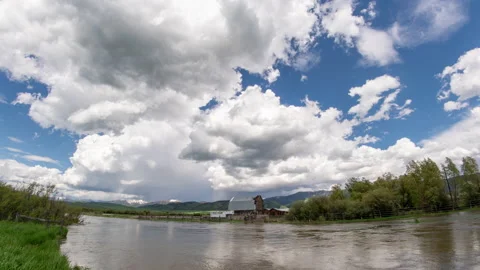 Time lapse of clouds moving over Wyoming countryside and the Salt River 動画素材 132682141