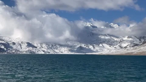 Time Lapse of Clouds Moving Over Puma Yumco Lake and Himalaya Snow Mountains 動画素材 332882178