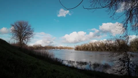 Time lapse of clouds moving over the Sacramento River Vídeo Stock 338409773