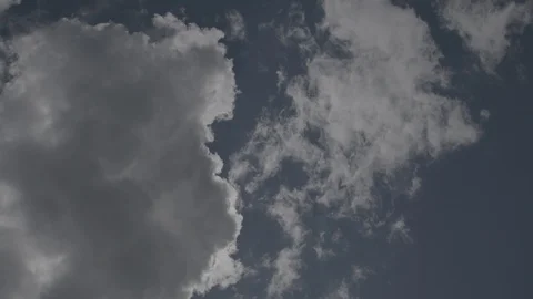 Time-lapse of clouds moving in the sky on a sunny day Video stock 104219672