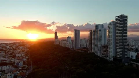 Time-lapse of clouds moving in sky with blinding setting sun in Stock-Footage 232755337