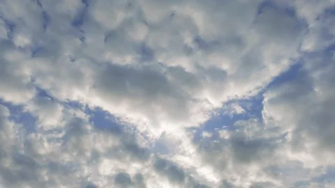 Time lapse of clouds moving in to sky 動画素材 342722889