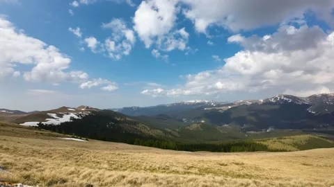 Time lapse clouds moving towards camera in alpine environment in spring time Video stock 242565733