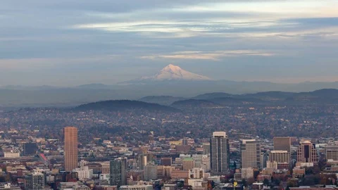 Time lapse of clouds over alpenglow on Mt. Hood in Portland OR at sunset 4k uhd 動画素材 69756775