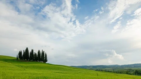 Time Lapse of the clouds over the beautiful rolling hills of Tuscany Italy. 動画素材 109659799