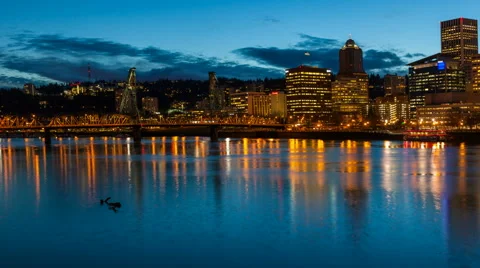 Time Lapse of Clouds Over City of Portland Oregon with Water Reflection at Night 스톡 동영상 46701878