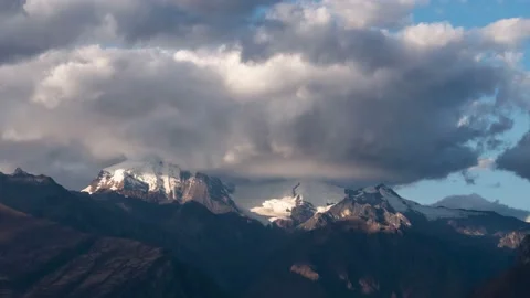 Time lapse of clouds over Cordillera Negra in Peru 스톡 동영상 134890452