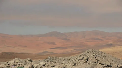 Time-lapse of clouds over the dry Atacama Desert in Chile Vídeo Stock 29672353