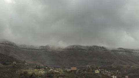 Time Lapse of Clouds Over the Kadisha Valley and Village of Bsharri, Lebanon Vidéo 70650720