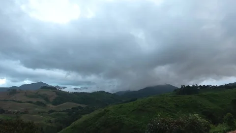Time lapse of clouds over misty and misty mountains Stock-Footage 257550814