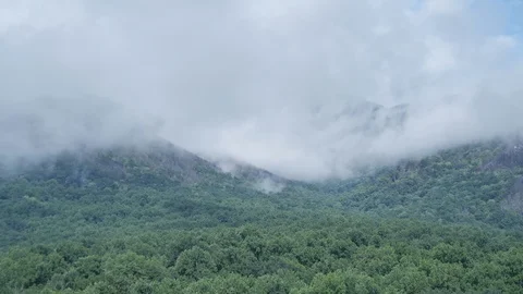 Time Lapse of Clouds over Mount Leconte in the Smoky Mountains Video stock 98057186