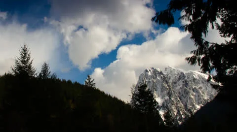 Time lapse: Clouds over mountain 1 Stockbeeldmateriaal 22732074