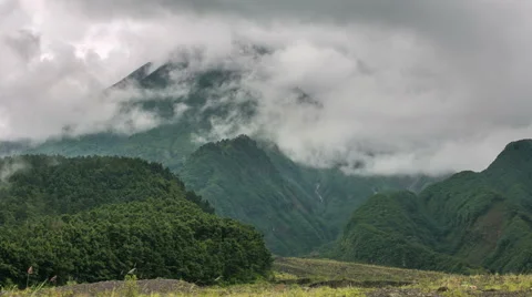 Time Lapse of clouds over mountain Merapi volcano, Java, Indonesia 스톡 동영상 57315326