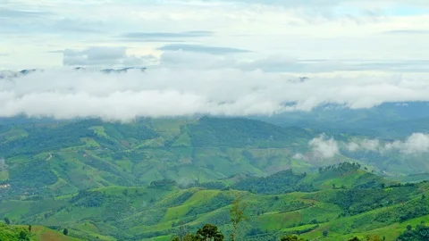 Time lapse clouds over mountain at Chiang Rai, Thailand. 库存影片 105693055
