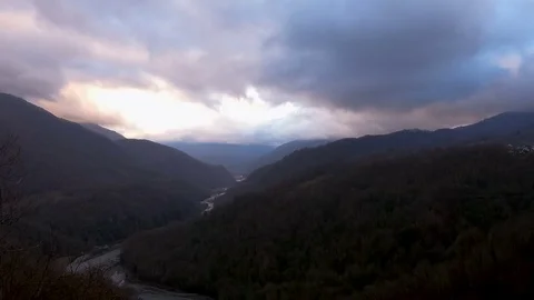 Time-lapse of clouds over mountains and  river canyon 스톡 동영상 84278162