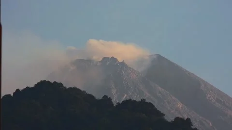 Time lapse of clouds over the mountains Video stock 269604067