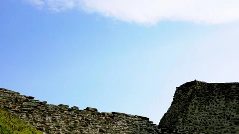 TIME LAPSE - clouds over an old stone wall Видео 152788651