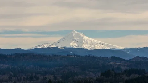 Time lapse of clouds over snow covered Mt Hood in Portland Or 4k uhd Video stock 72785576