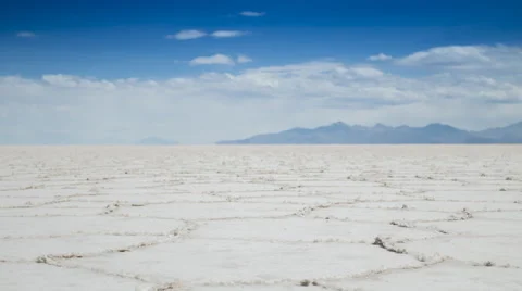 Time lapse of clouds over the Uyuni salt flats in n Bolivia Video stock 60209471