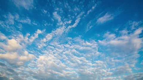Time lapse of clouds passing with blue sky. 4k Vídeos de archivo 90884834