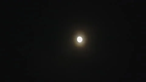 Time lapse of clouds passing in front of moon at night Video stock 197290549