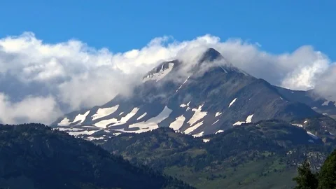 Time lapse of clouds in the Pic Carlit in the Pyrenees. Stock Footage 106367564