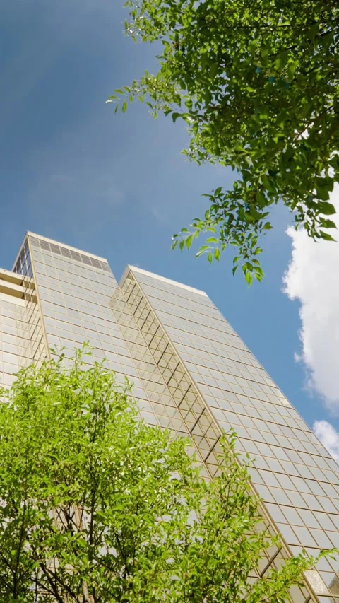 Time lapse of clouds reflecting into the glass of a large office building Video stock 246644042
