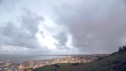 Time lapse of clouds rolling over Swansea City 4K Stock-Footage 73558840