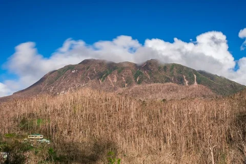 Time lapse of clouds rolling over barren mountain Stockbeeldmateriaal 91113230
