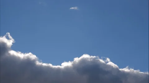 Time lapse clouds, rolling puffy cloud are moving, white lightnes clouds time Vídeo Stock 107177845